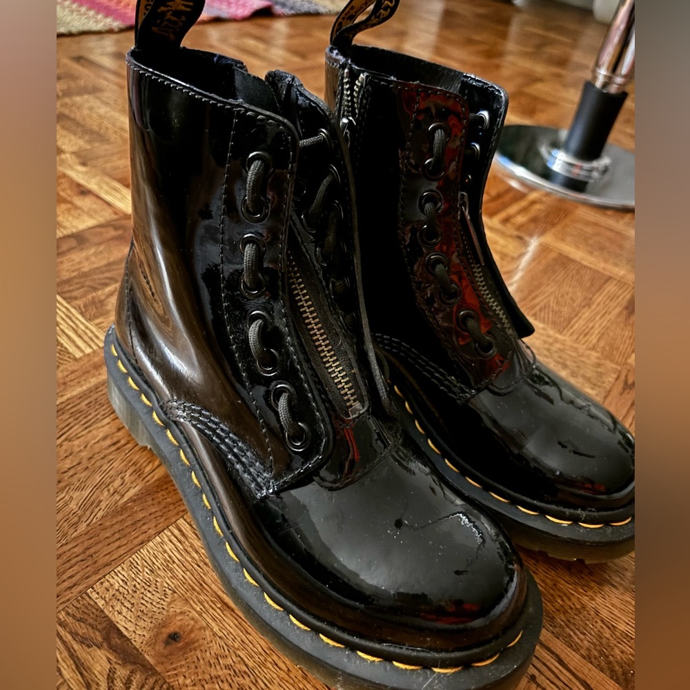 Pleather DR. MARTENS in black